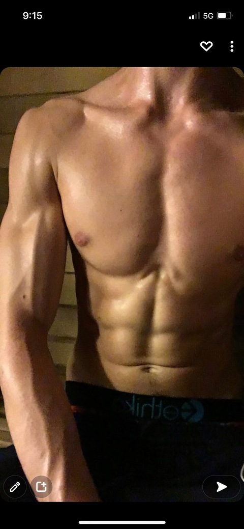aaronb5 onlyfans leaked picture 2