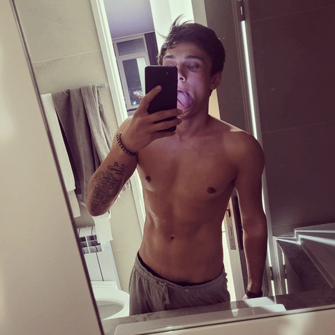 aronboyxxl onlyfans leaked picture 2