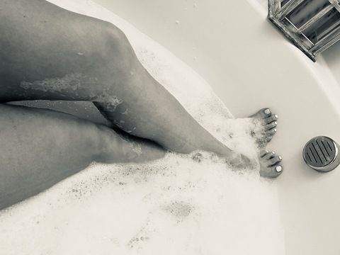 barefootbun69 onlyfans leaked picture 2