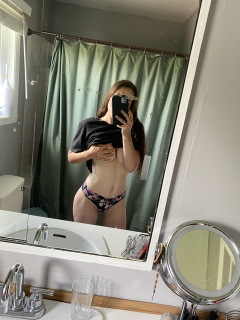 call.me.aliice onlyfans leaked picture 2