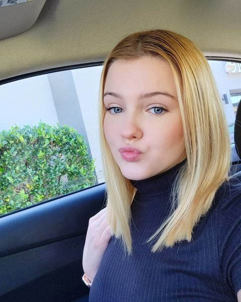 chelseaalexis4 onlyfans leaked picture 2