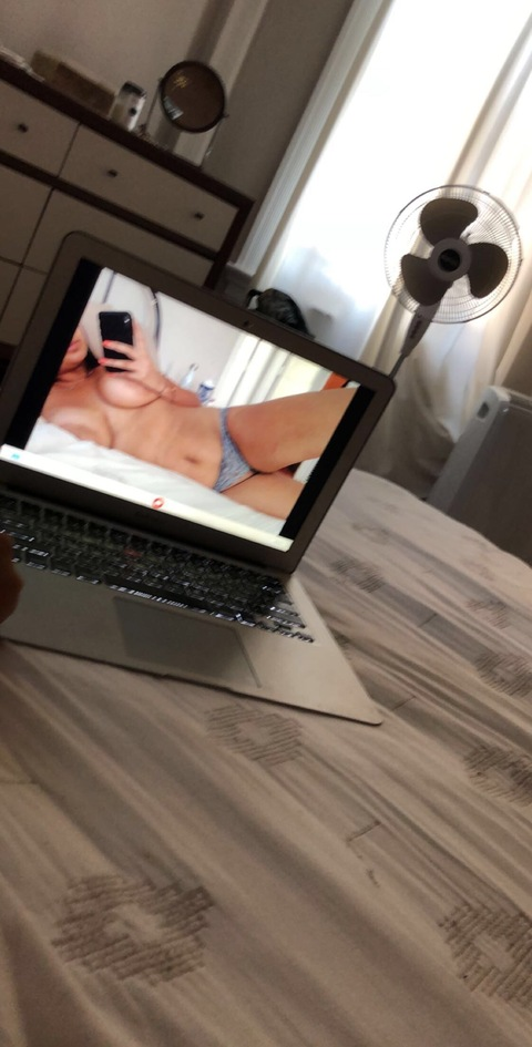 cleo1996 onlyfans leaked picture 2