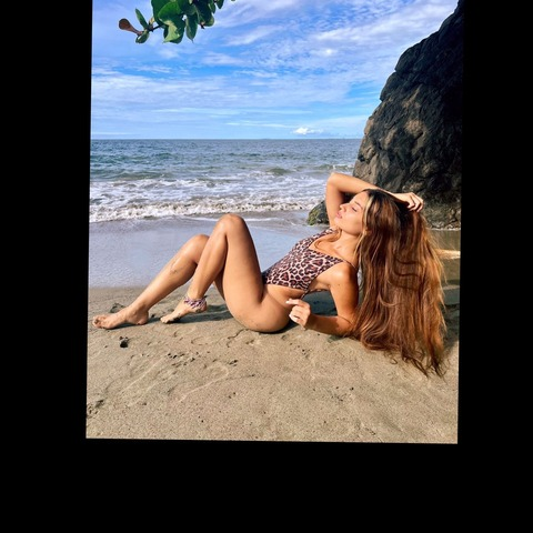 cristinamunoz onlyfans leaked picture 2