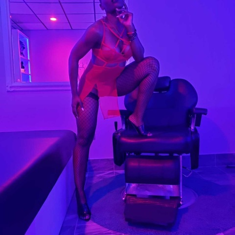 francinetheeroticbarber onlyfans leaked picture 2