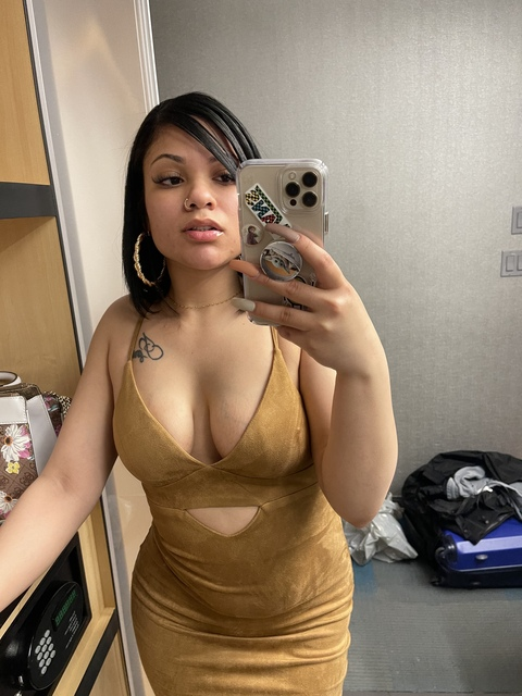 honey.mara onlyfans leaked picture 2