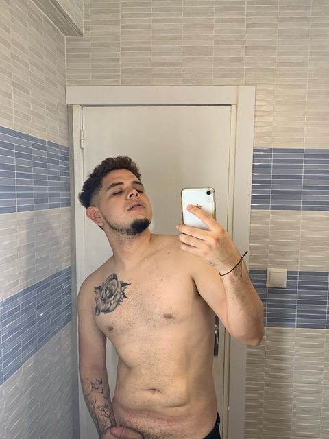 irvinchavez543 onlyfans leaked picture 2