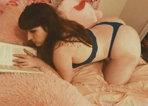 ivyrosehale onlyfans leaked picture 2