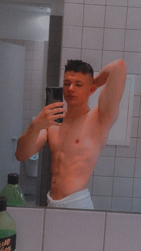 leo.b216 onlyfans leaked picture 2