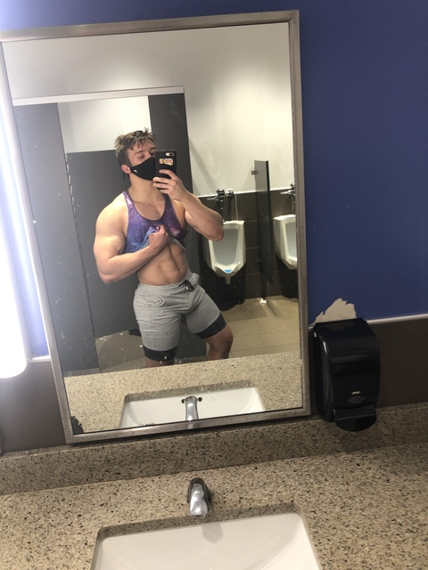 majorpectoralis onlyfans leaked picture 2