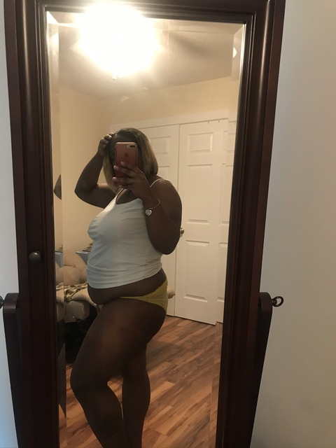 msjuicybabyr onlyfans leaked picture 2