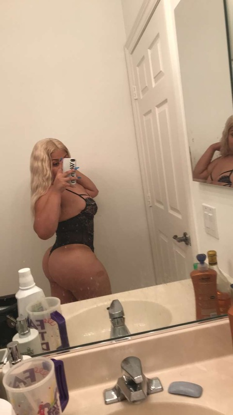 mylkmarie onlyfans leaked picture 2