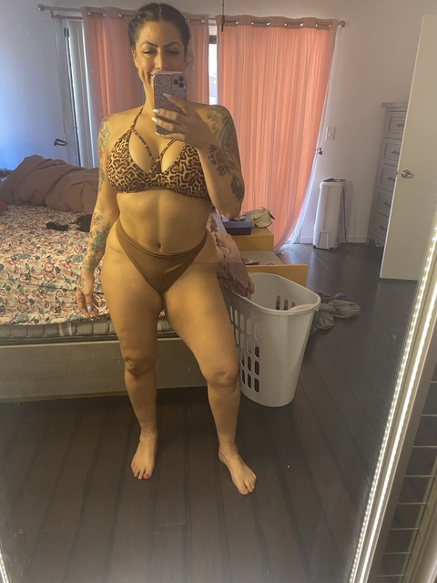 nadia705 onlyfans leaked picture 2