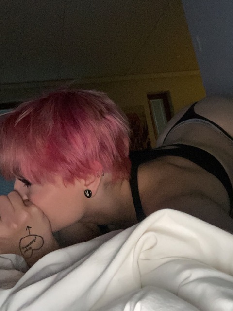 pinkyp1nky onlyfans leaked picture 2