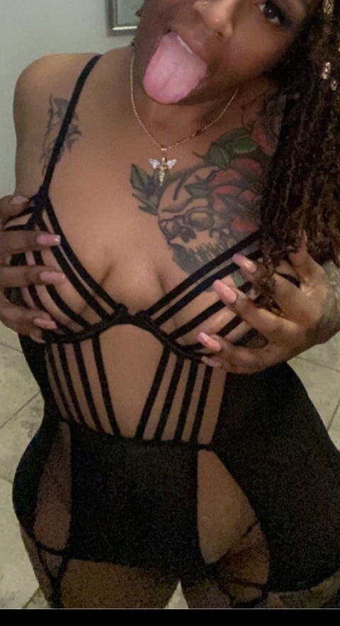 realnastyjuicy onlyfans leaked picture 2