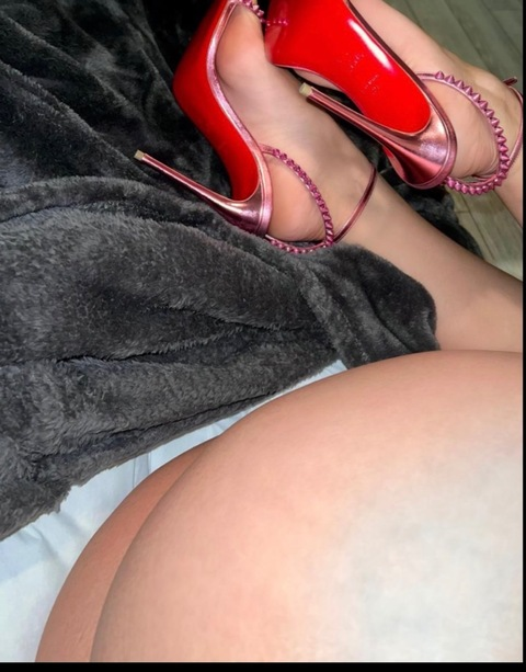 sallyhoneyy75 onlyfans leaked picture 2