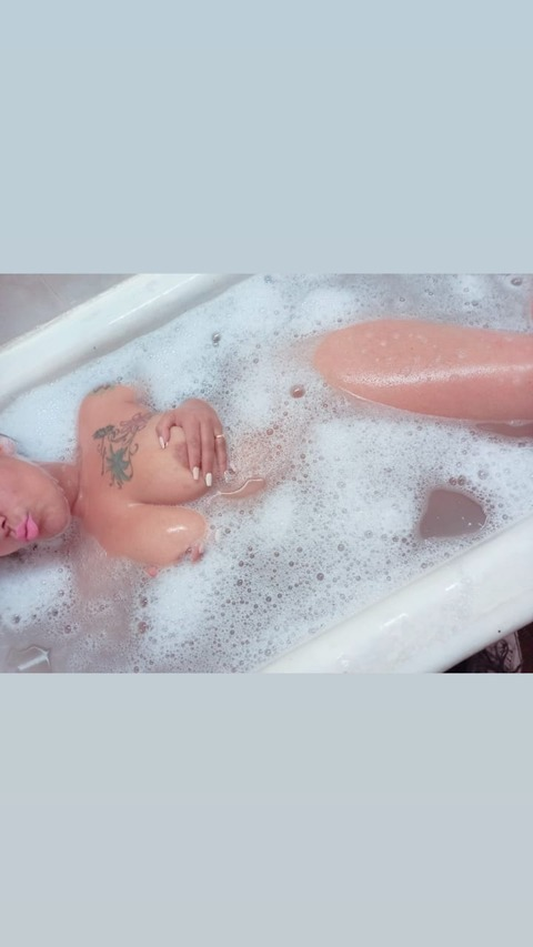 sassyblonde19 onlyfans leaked picture 2