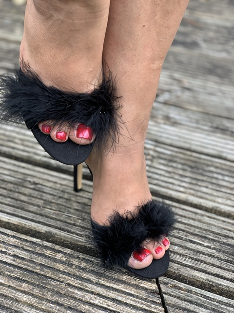 sexyfeetandheels onlyfans leaked picture 2