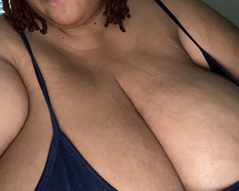 sexyreddbewbz onlyfans leaked picture 2