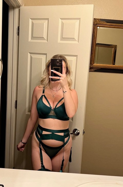 simplykels onlyfans leaked picture 2