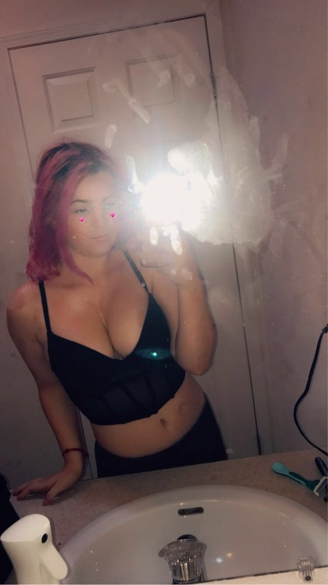 skylarheartfire1 onlyfans leaked picture 2