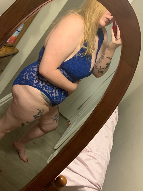 somewhitegirl onlyfans leaked picture 2