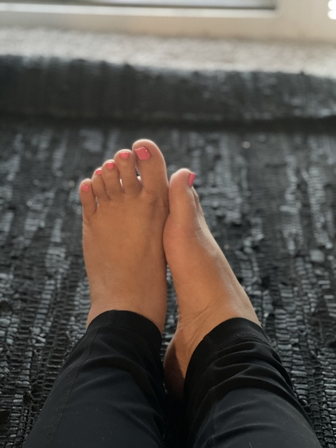 sweetfeet-xo onlyfans leaked picture 2
