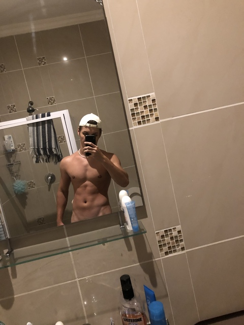 thatboyliamm onlyfans leaked picture 2