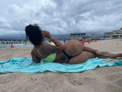thickdominicanfl onlyfans leaked picture 2