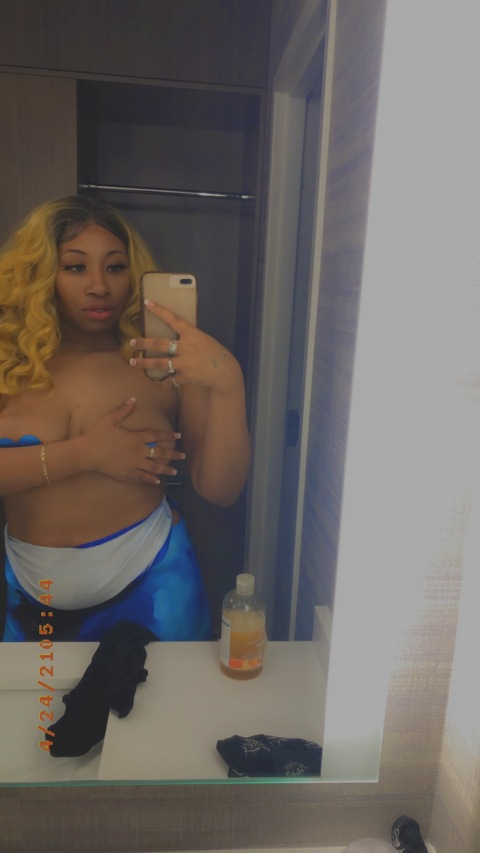 thickmedusa97 onlyfans leaked picture 2