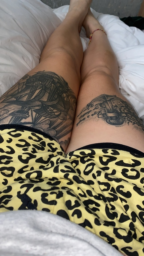 thickthighs5ft11 onlyfans leaked picture 2