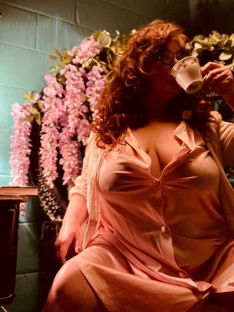 vera.lowell onlyfans leaked picture 2